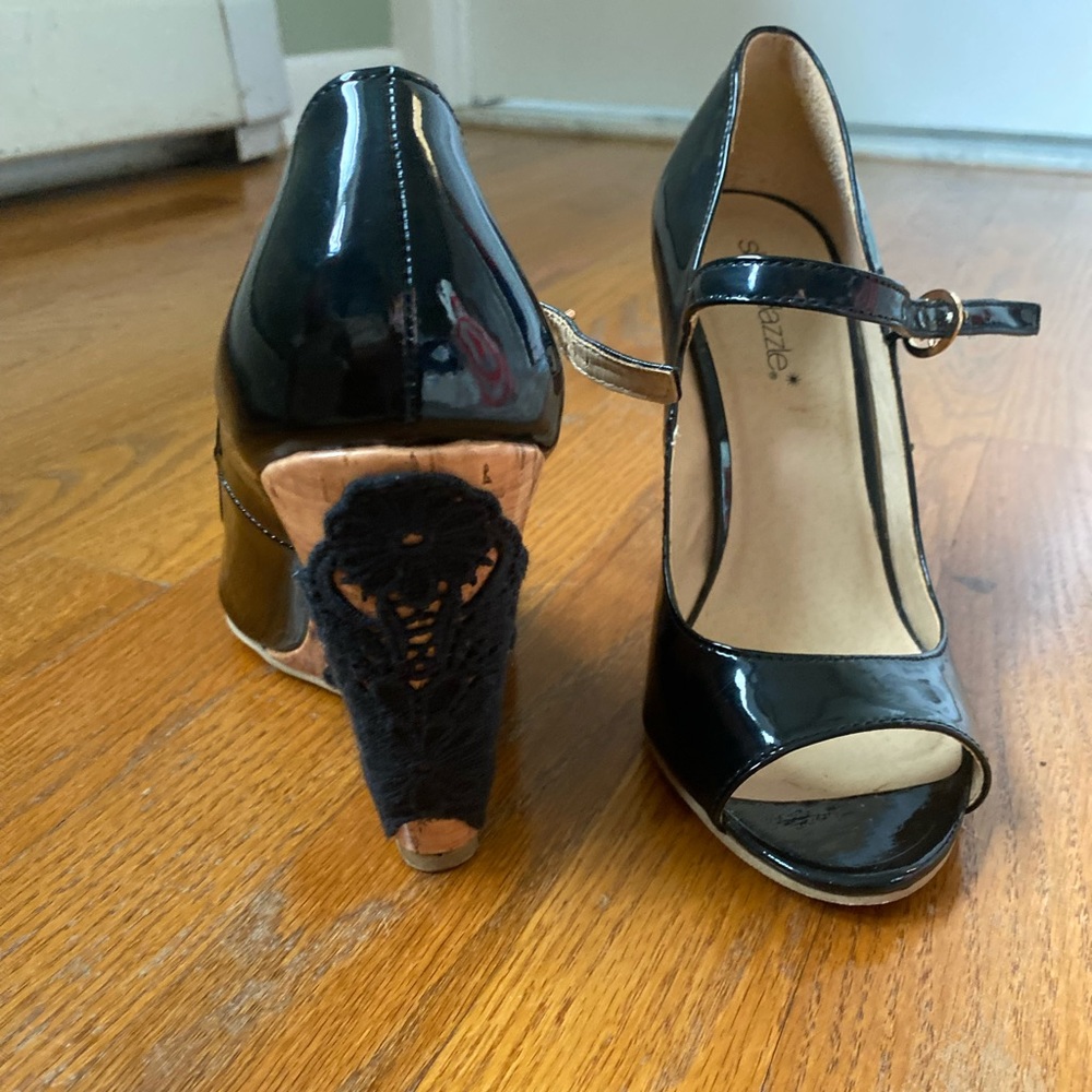 Patent leather wedge with lace detail 7.5